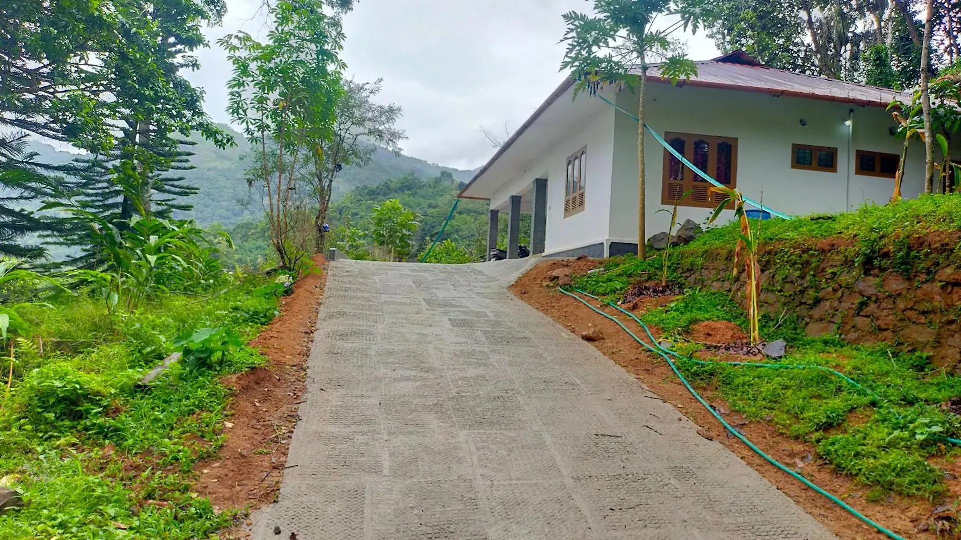Anivilla Holiday Home Kunjithanny Anachal 0*,  India